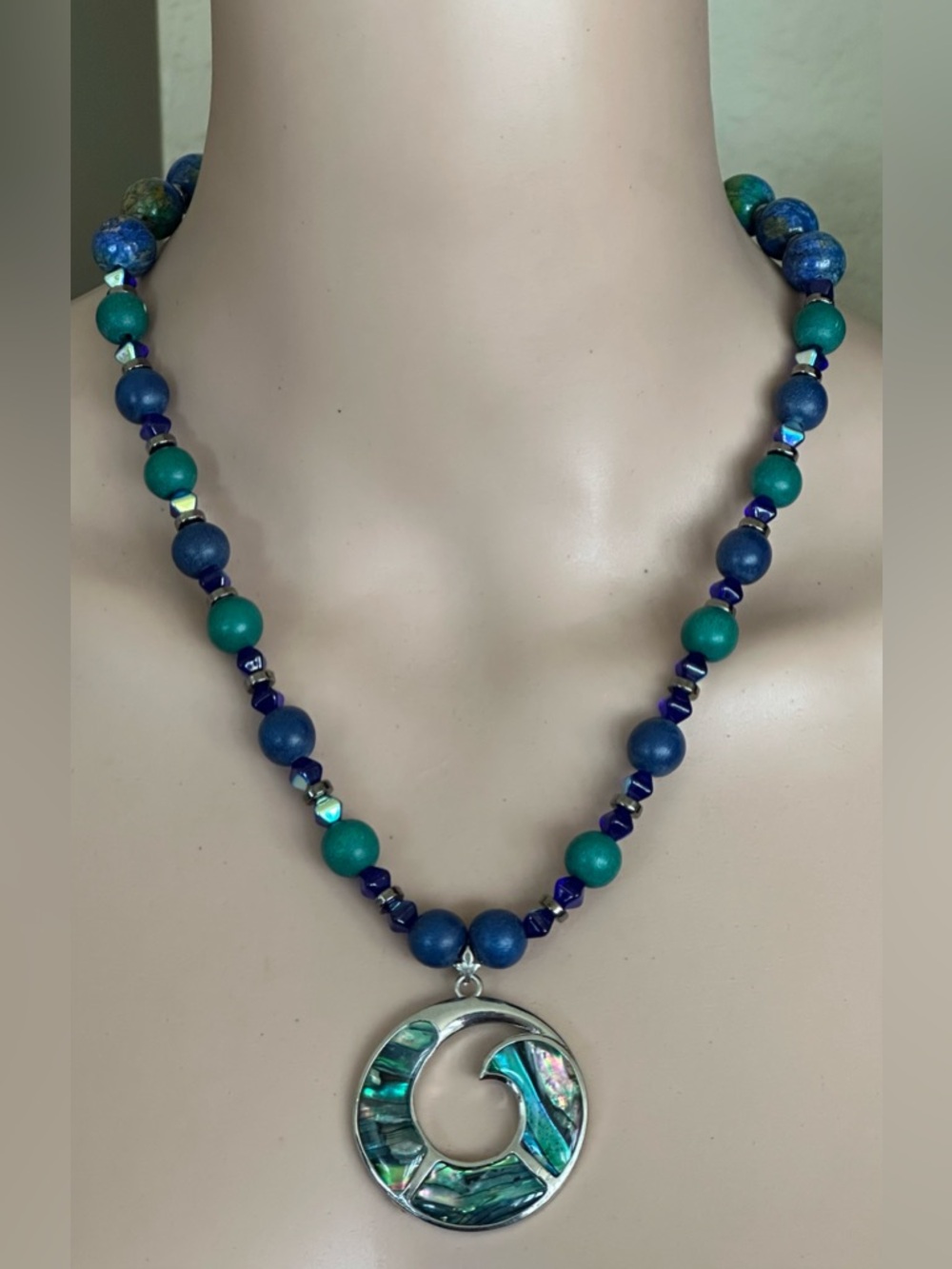 22 inch Abalone Shell bead necklace NWOT - Picture 2 of 15